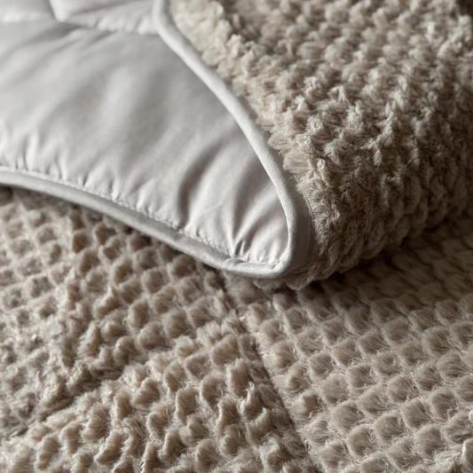 Dekbed All in one - Teddy fur - taupe 200x200cm met 2 kussensslopen